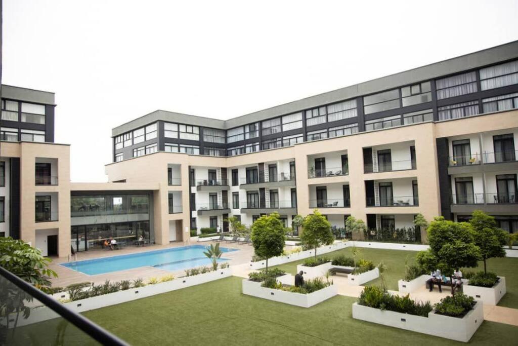 דירות אקרה Skyline 1 Bed, Loft 2 @Embassy Gardens מראה חיצוני תמונה